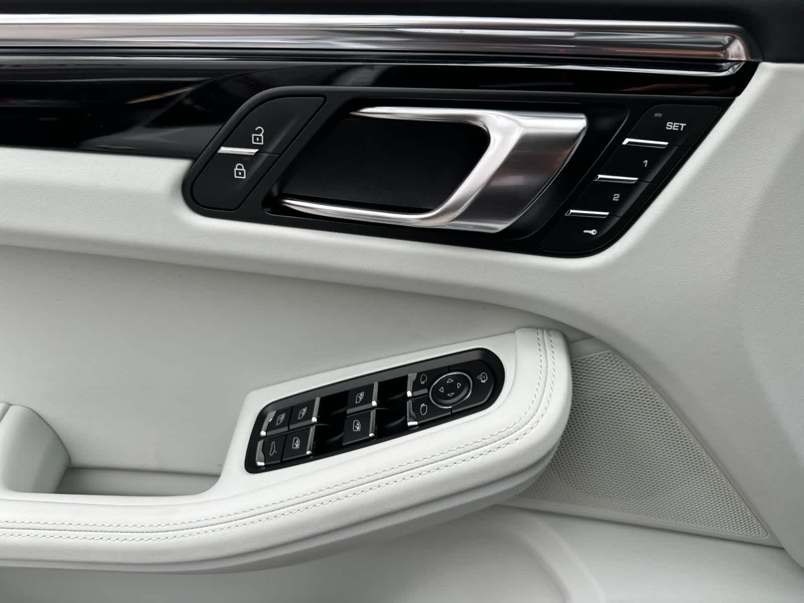 Thumbnail: 2026 Porsche Macan - 12