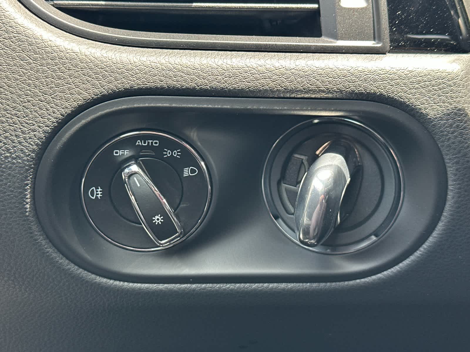 Thumbnail: 2026 Porsche Macan - 30