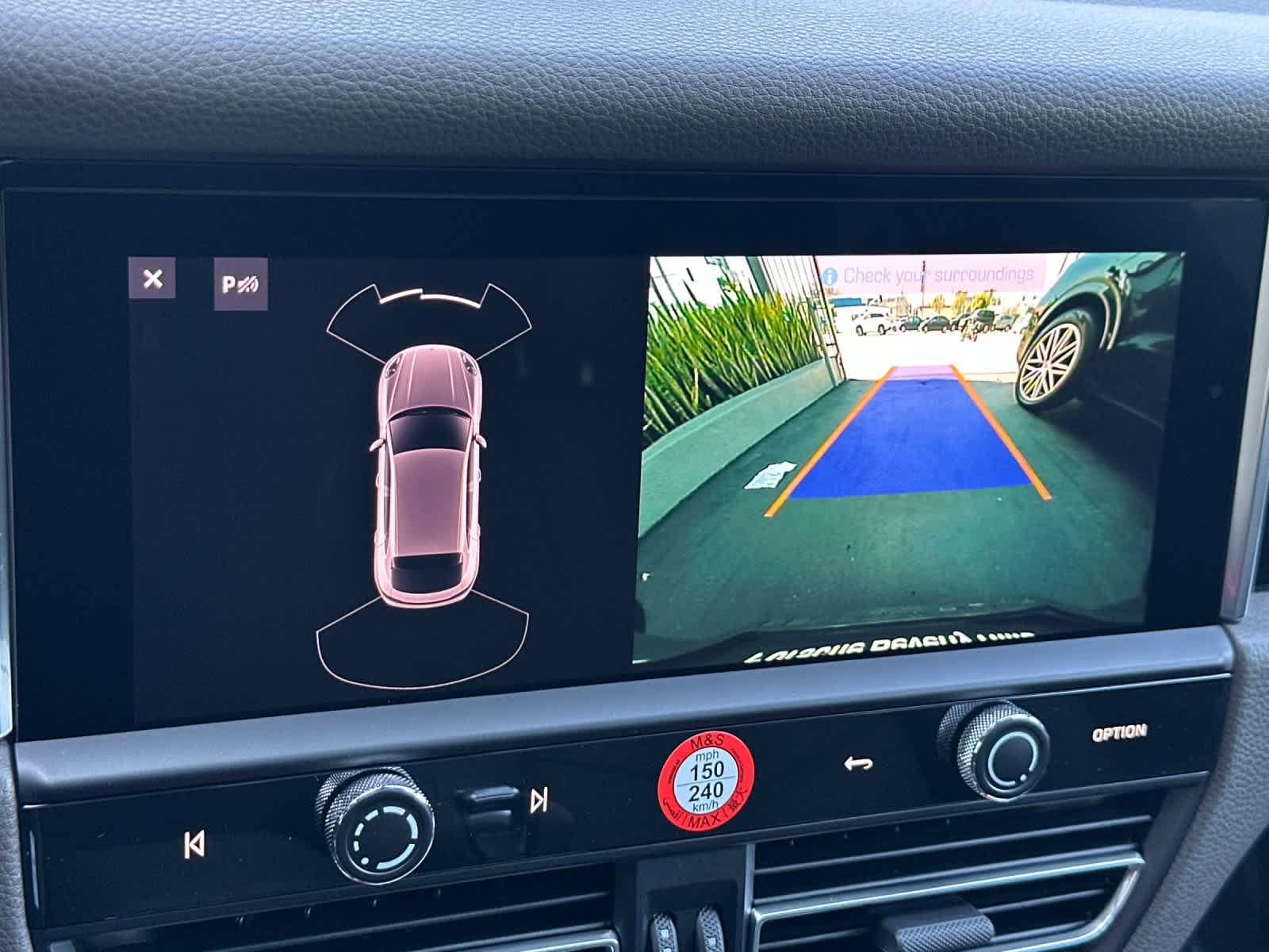 Thumbnail: 2026 Porsche Macan - 23