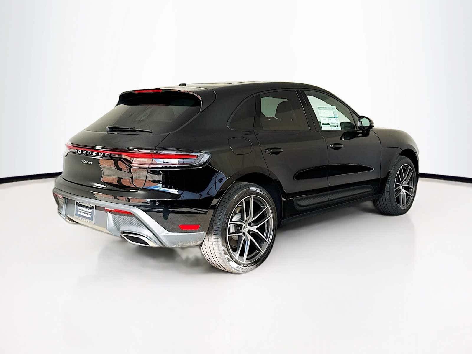 Thumbnail: 2026 Porsche Macan - 9