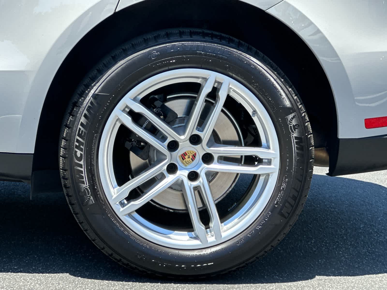 Thumbnail: 2025 Porsche Macan - 29