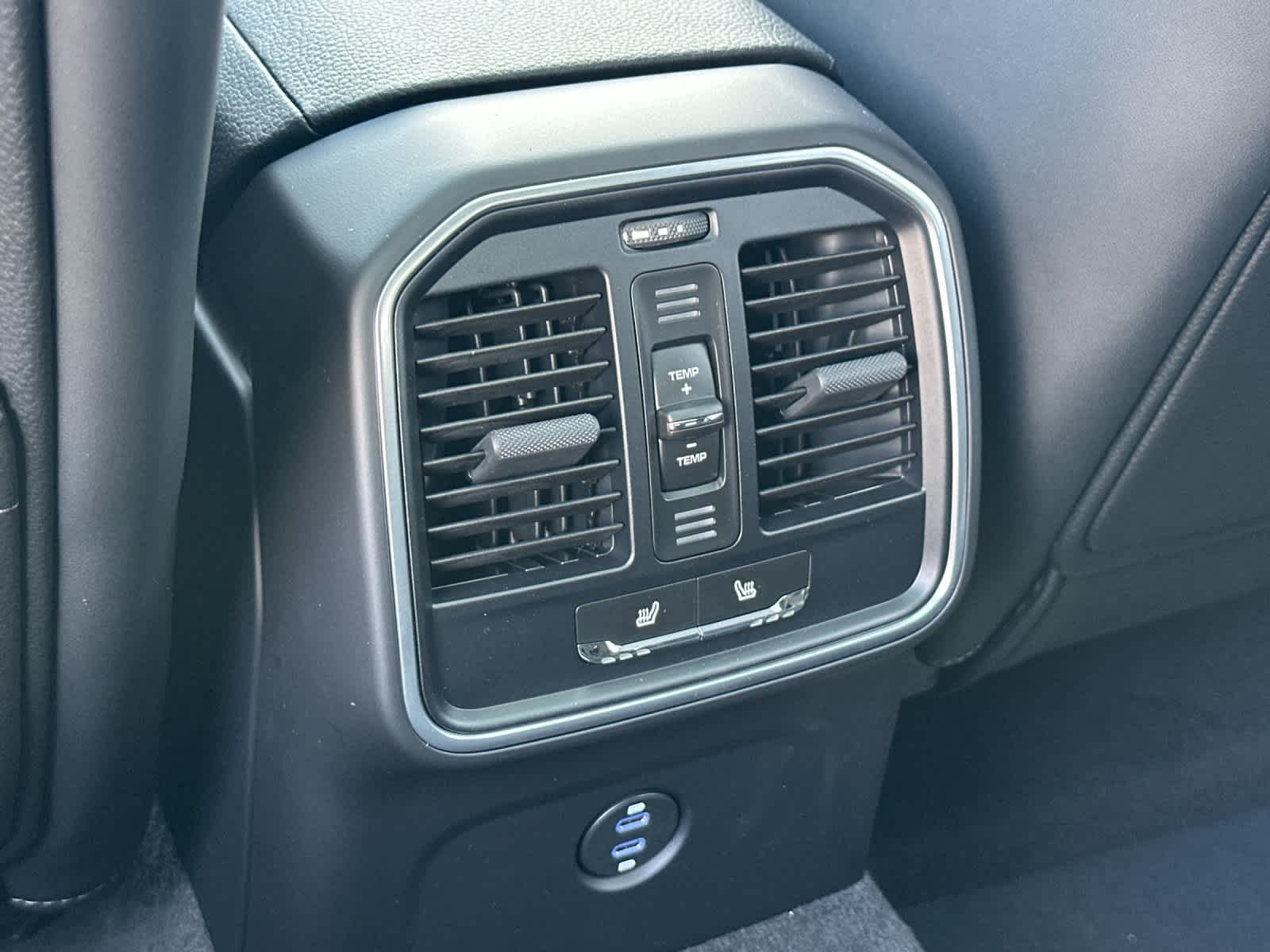 Thumbnail: 2026 Porsche Macan - 14