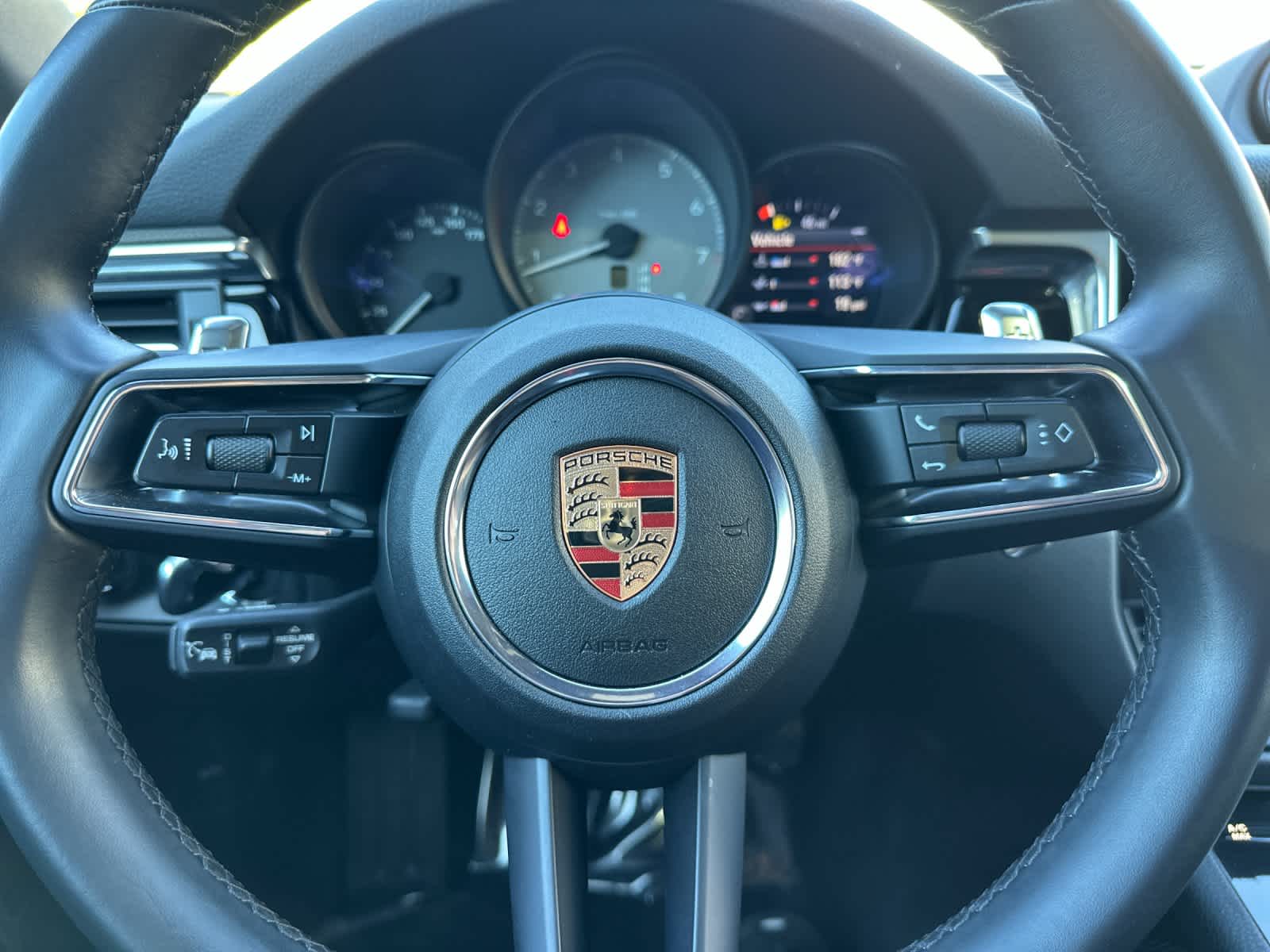 Thumbnail: 2025 Porsche Macan - 25