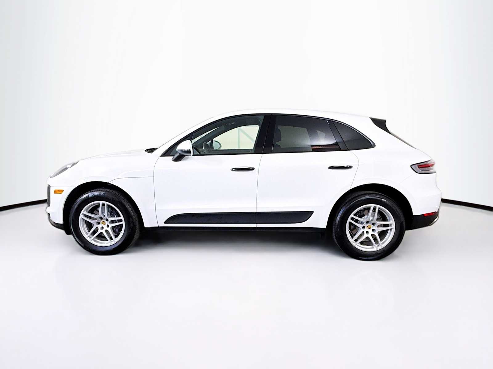 Thumbnail: 2021 Porsche Macan - 2