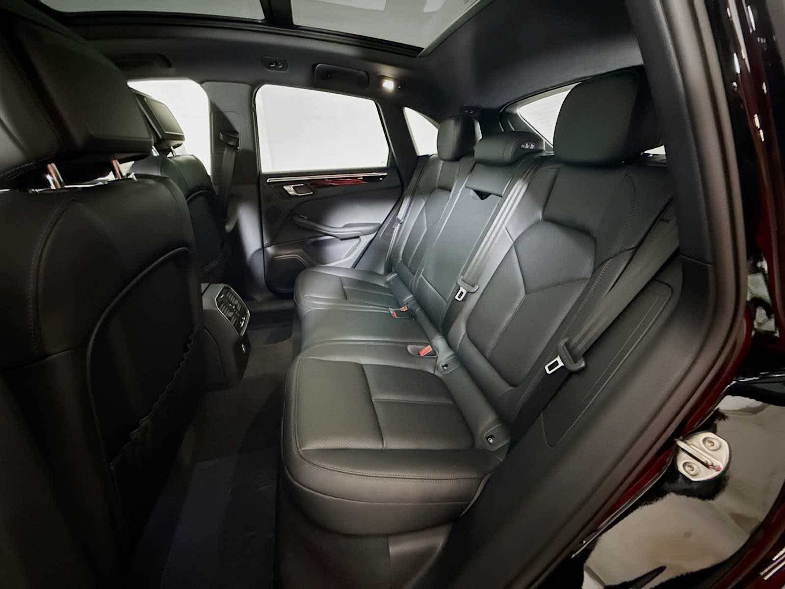 Thumbnail: 2025 Porsche Macan - 17