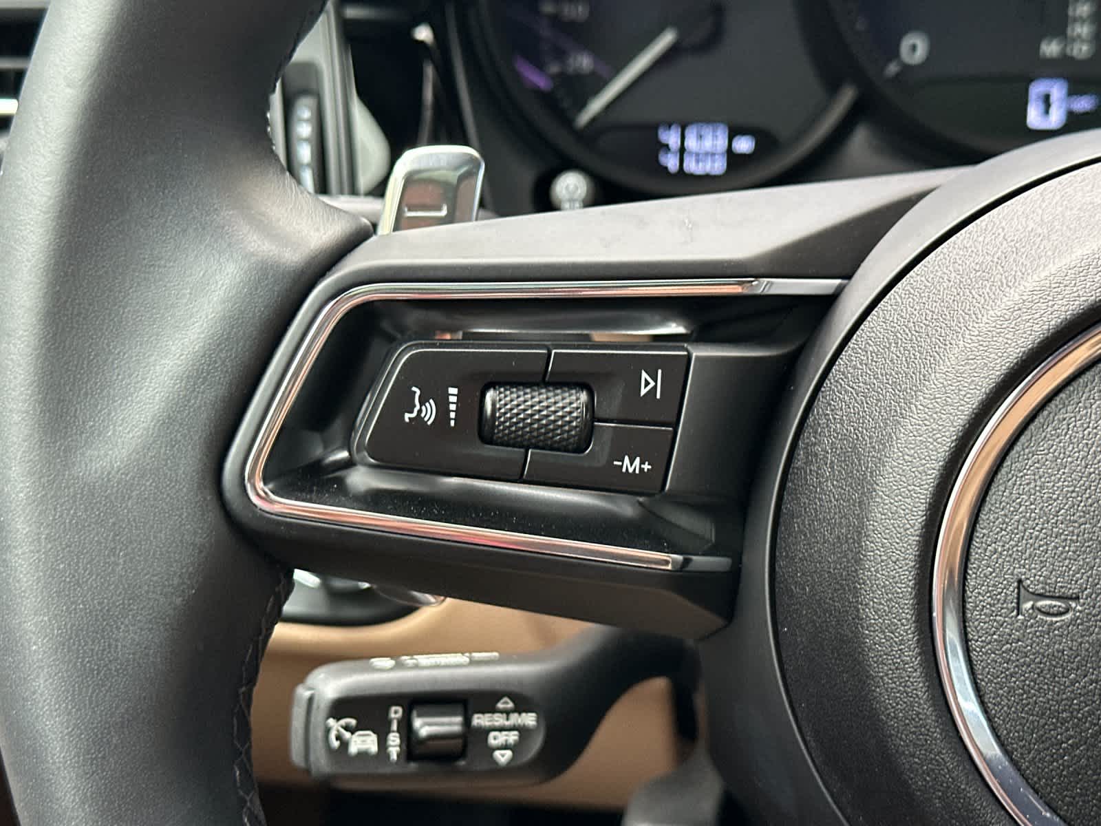 Thumbnail: 2025 Porsche Macan - 26