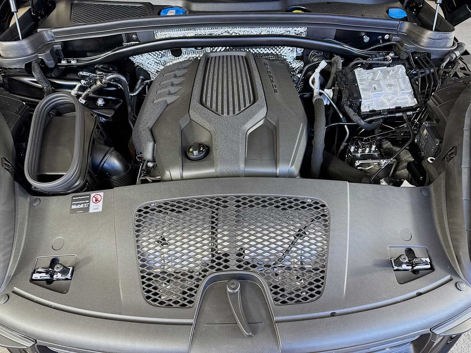 Thumbnail: 2026 Porsche Macan - 23