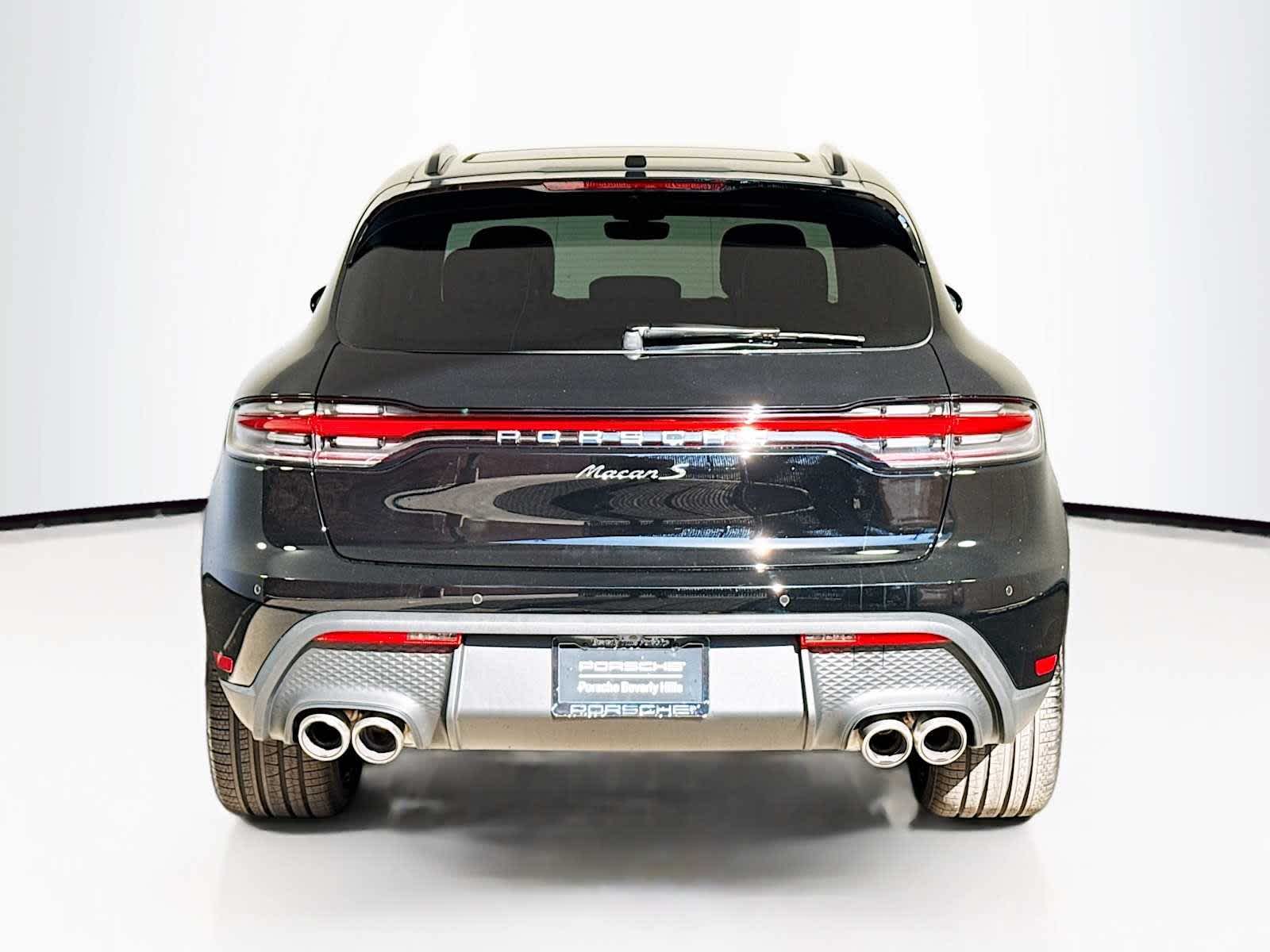 Thumbnail: 2026 Porsche Macan - 10