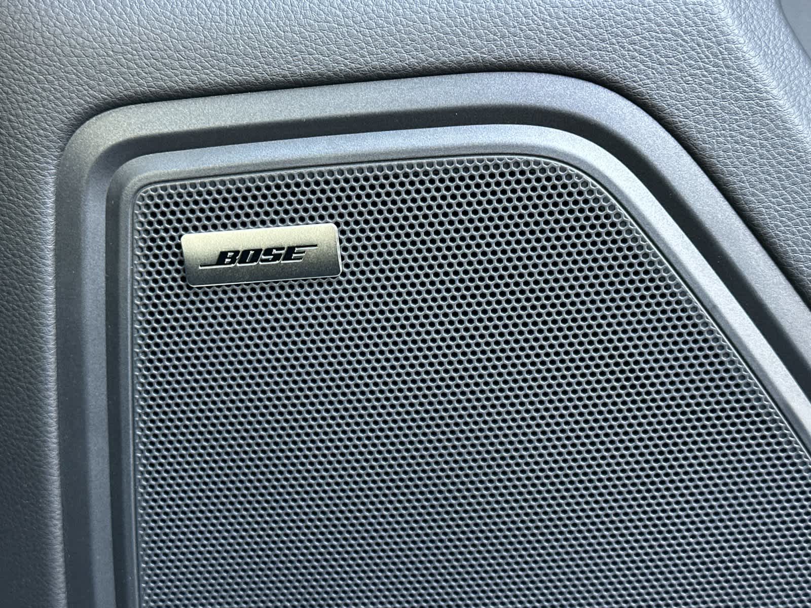 Thumbnail: 2026 Porsche Macan - 20