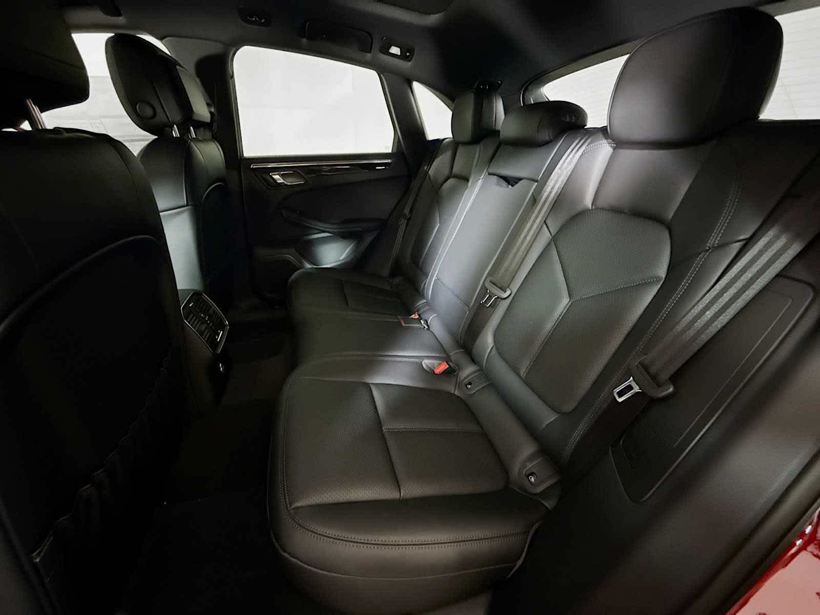 Thumbnail: 2025 Porsche Macan - 18