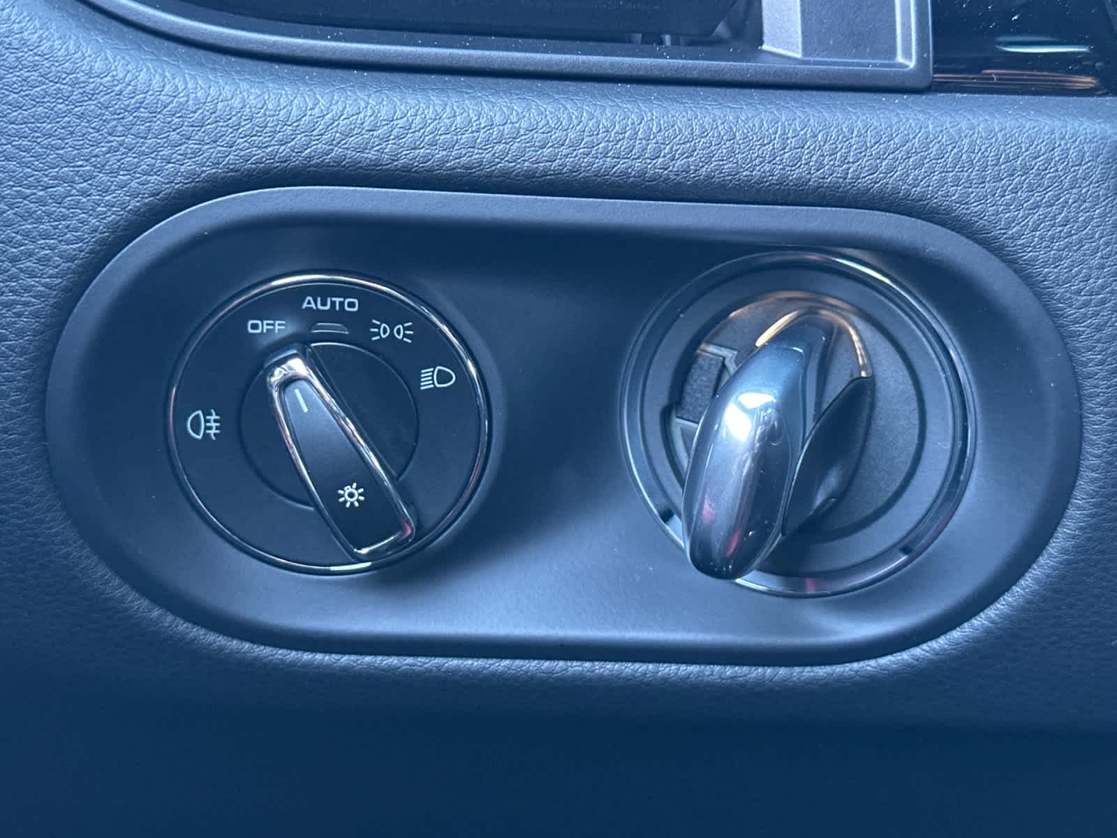 Thumbnail: 2026 Porsche Macan - 30