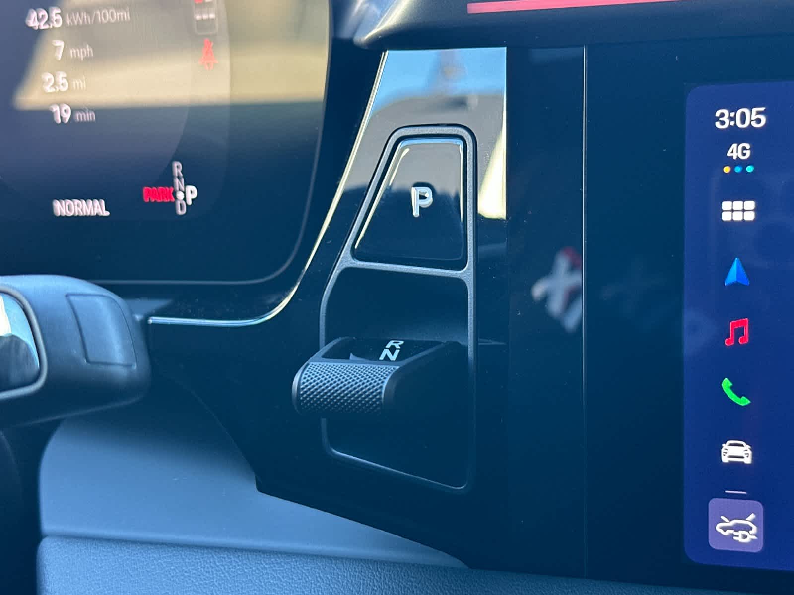 Thumbnail: 2026 Porsche Macan - 25