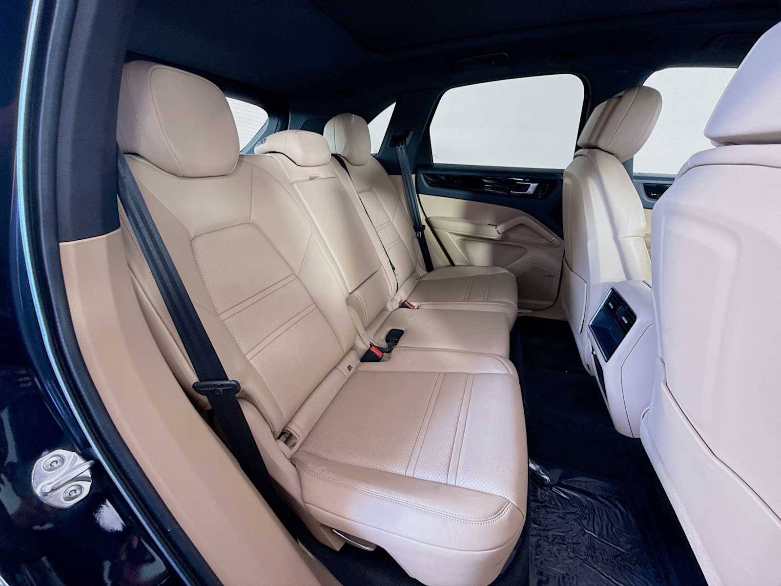 Thumbnail: 2020 Porsche Cayenne - 21