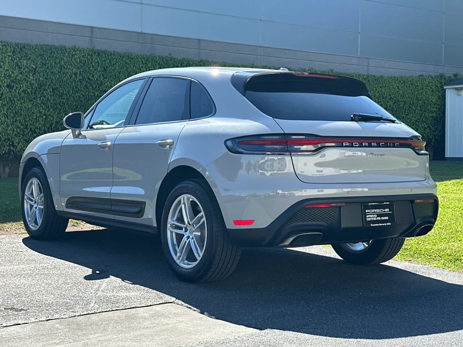 Thumbnail: 2025 Porsche Macan - 3