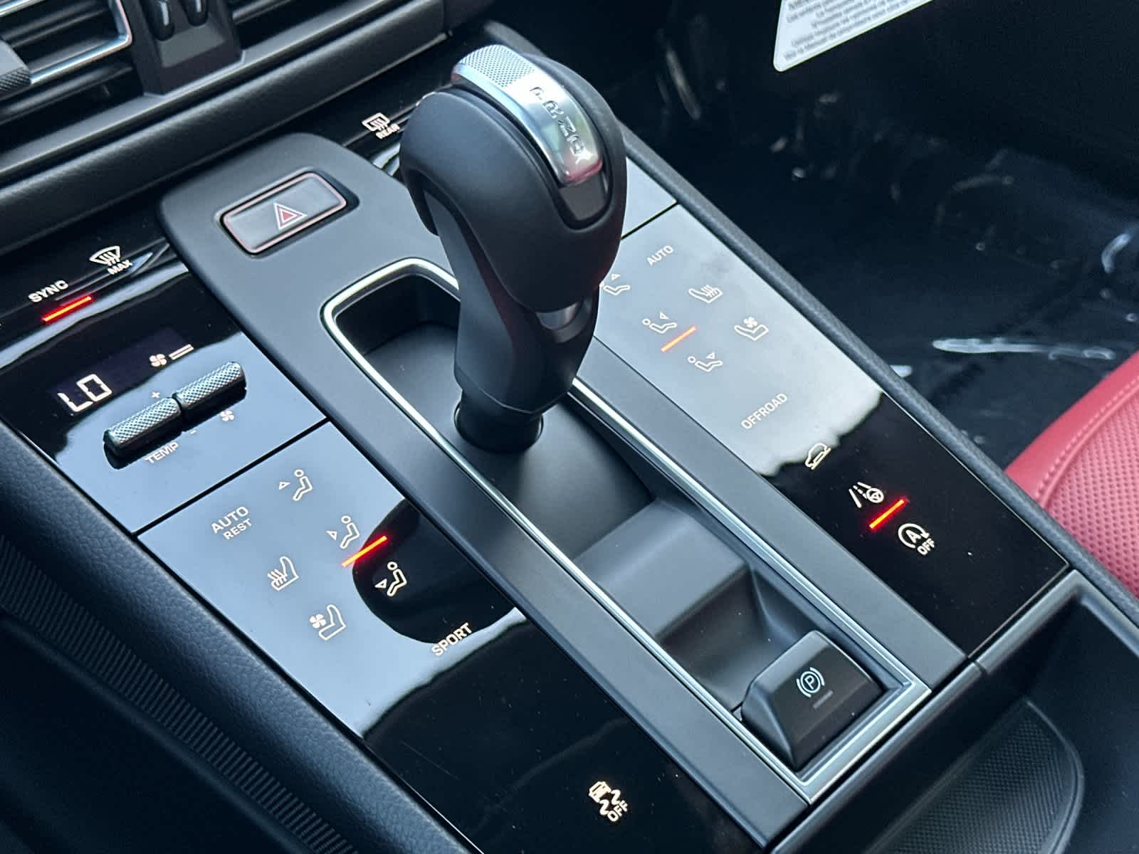 Thumbnail: 2026 Porsche Macan - 25