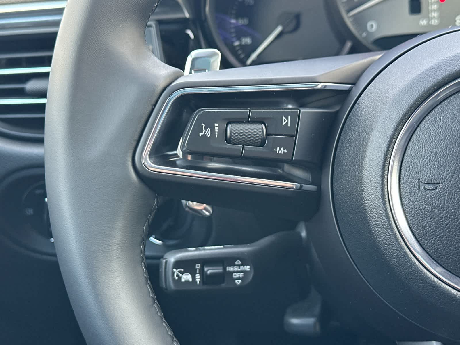 Thumbnail: 2026 Porsche Macan - 26