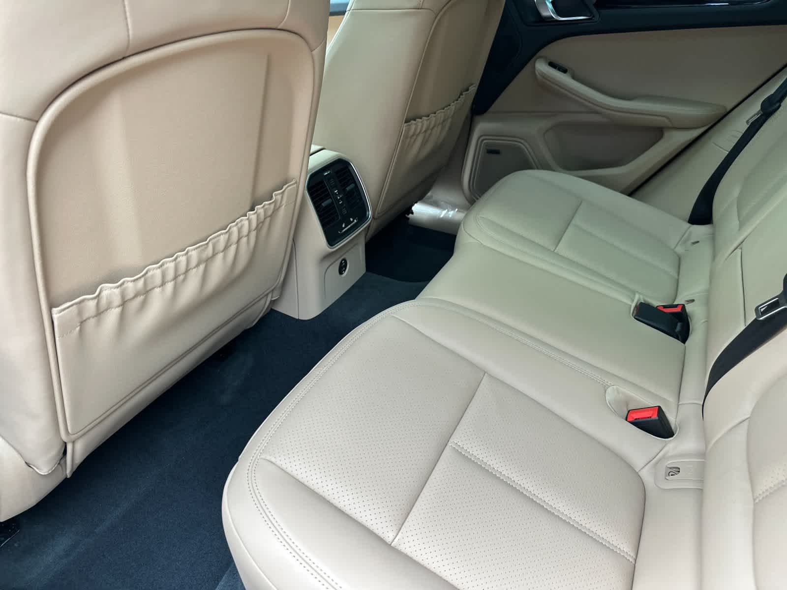 Thumbnail: 2026 Porsche Macan - 13