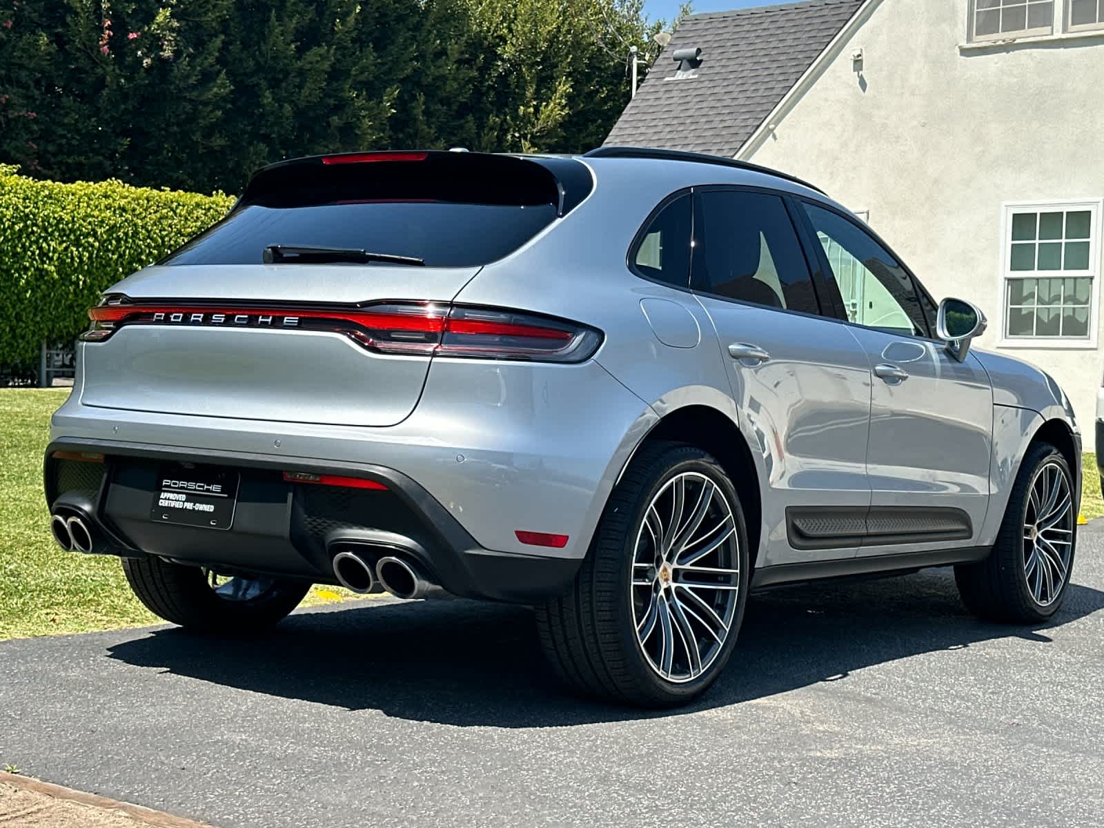 Thumbnail: 2026 Porsche Macan - 8