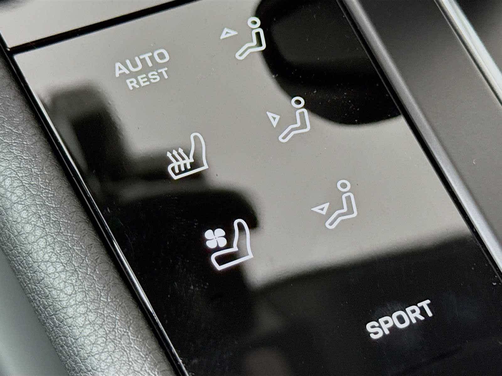 Thumbnail: 2026 Porsche Macan - 16