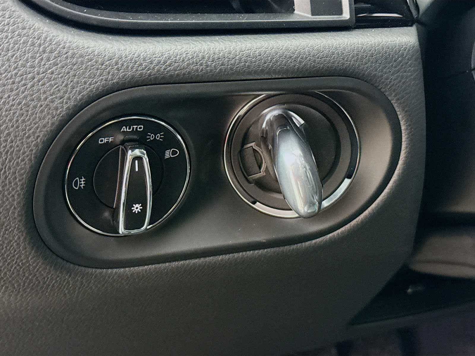 Thumbnail: 2026 Porsche Macan - 11