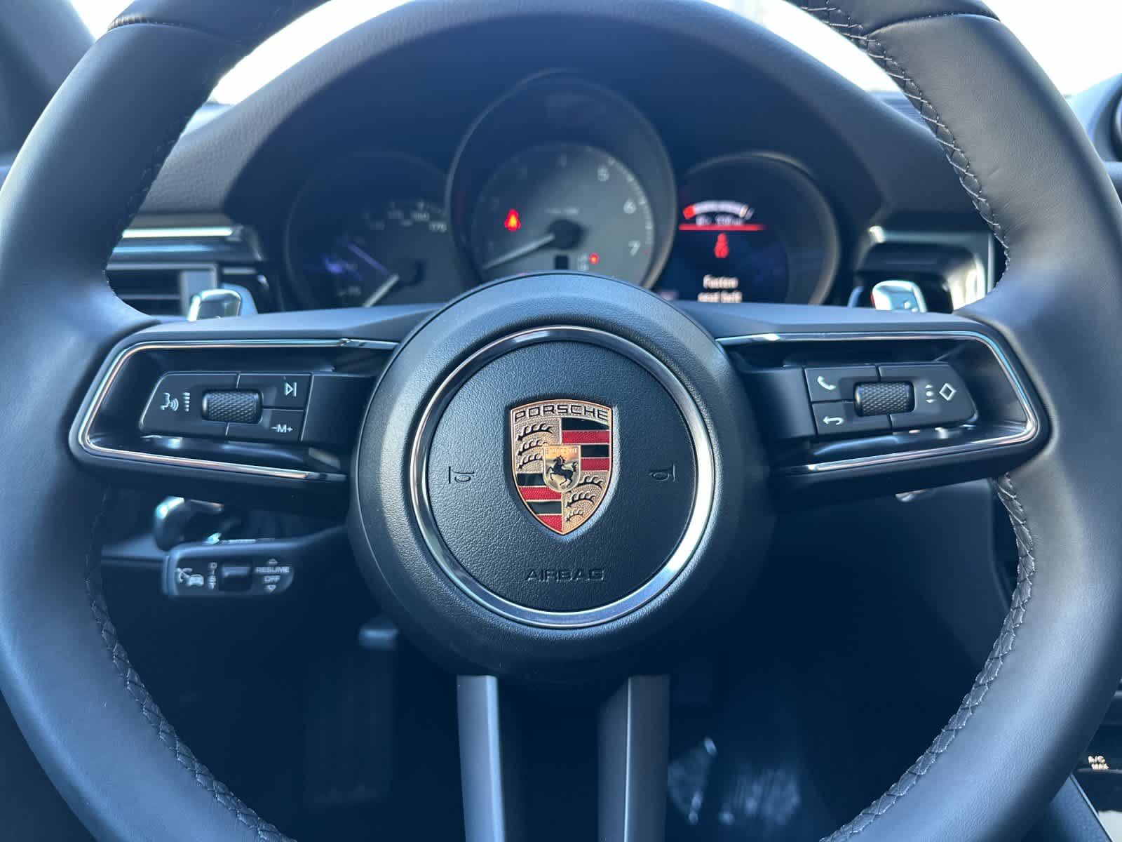 Thumbnail: 2026 Porsche Macan - 26