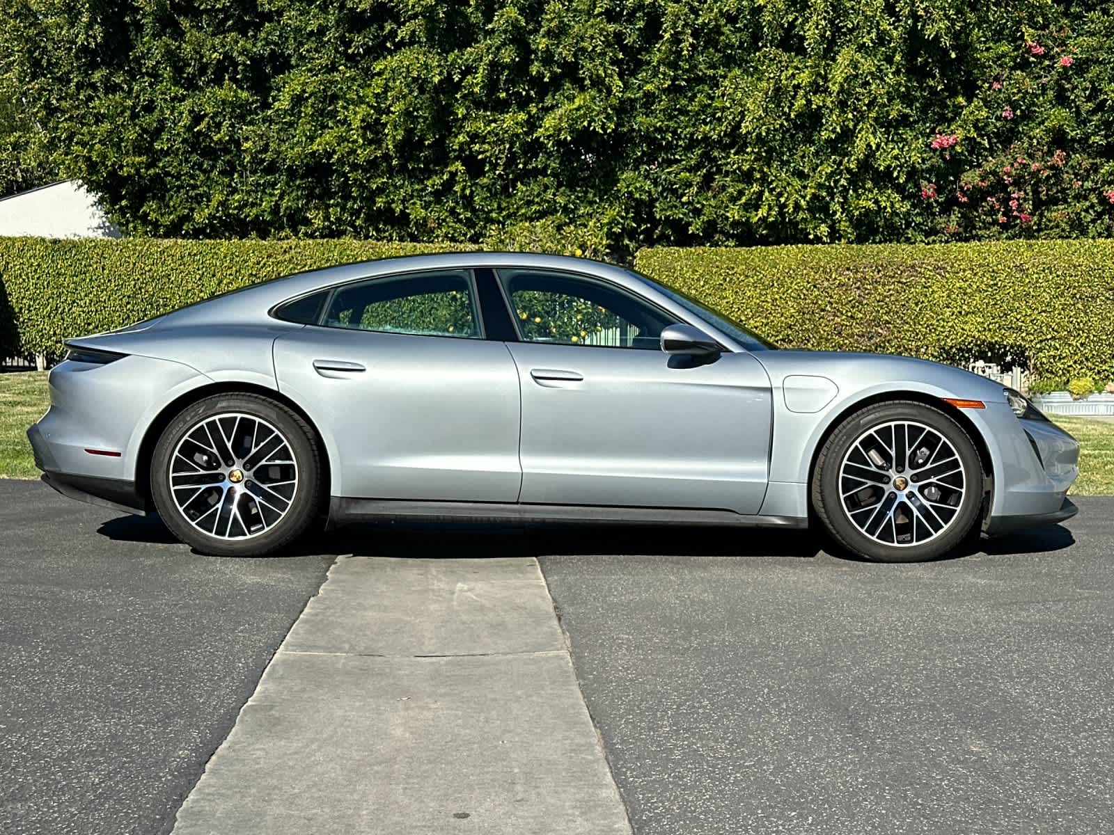 Thumbnail: 2022 Porsche Taycan - 9