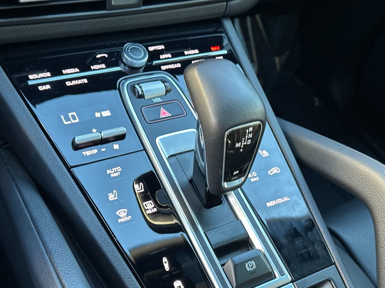 Thumbnail: 2022 Porsche Cayenne - 50