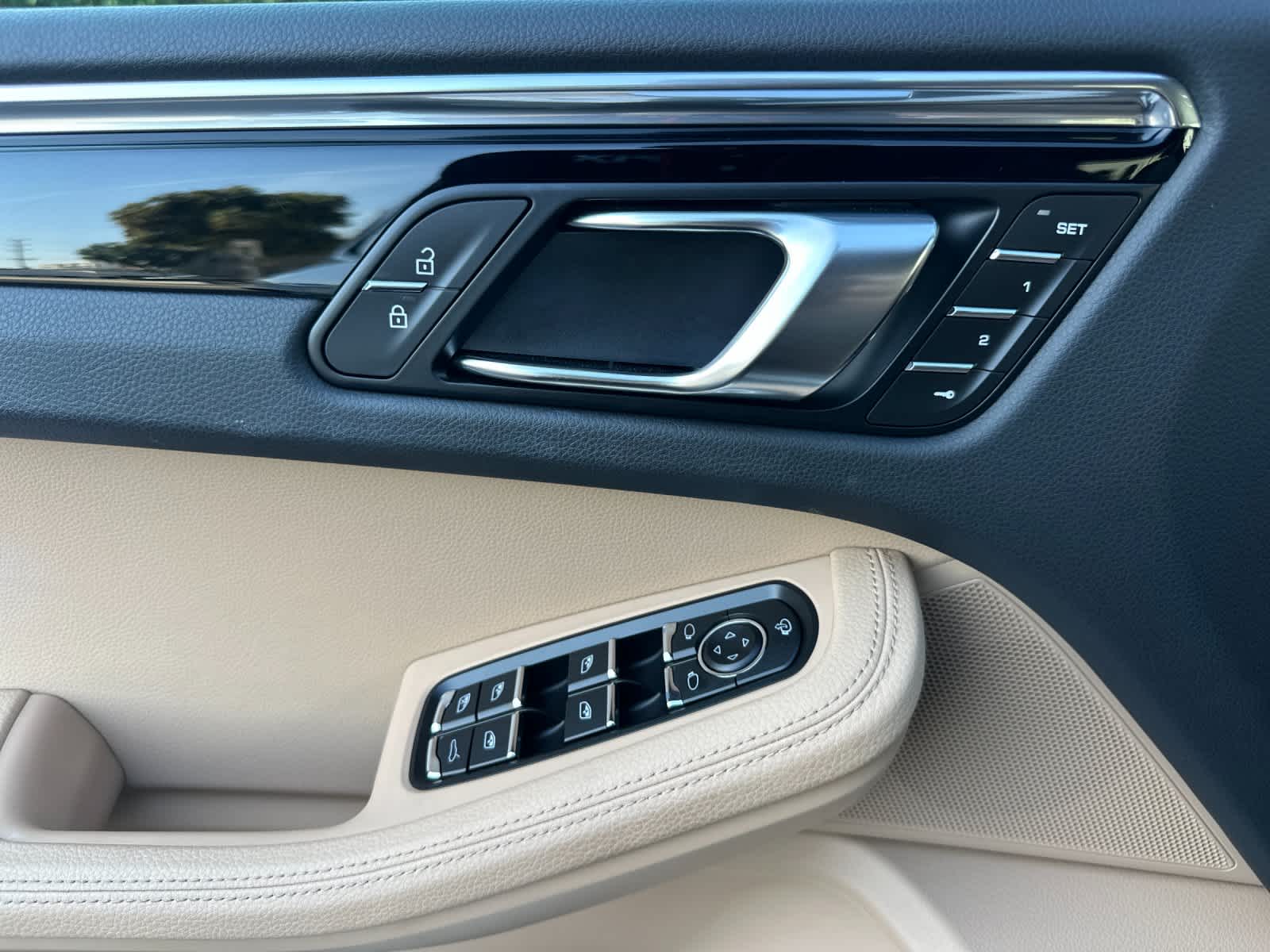 Thumbnail: 2025 Porsche Macan - 12