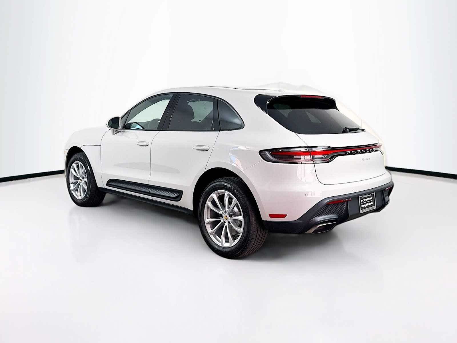 Thumbnail: 2026 Porsche Macan - 3