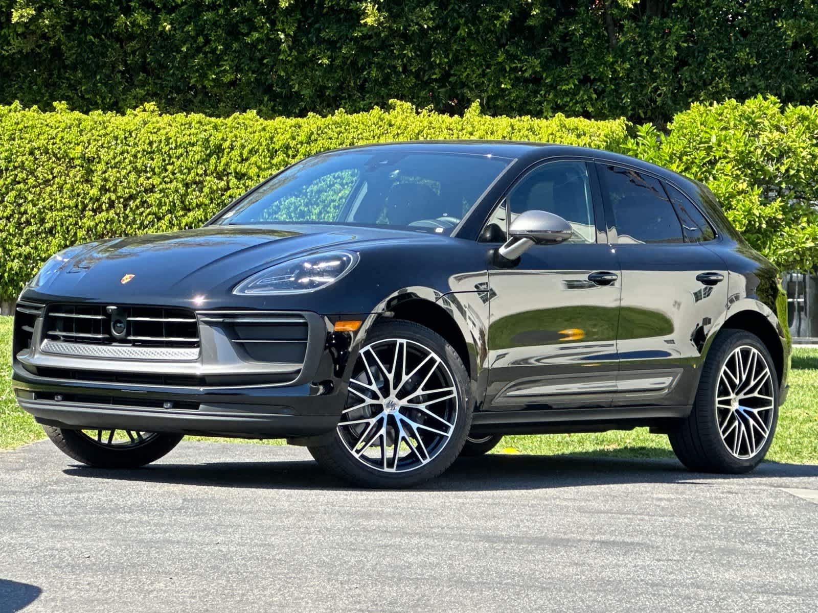 Thumbnail: 2026 Porsche Macan - 1