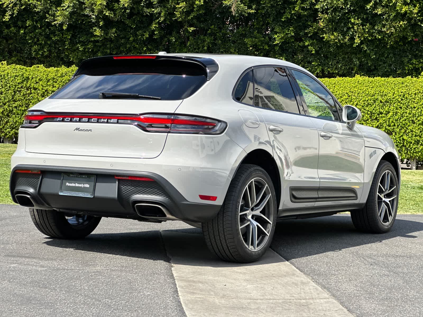 Thumbnail: 2026 Porsche Macan - 8