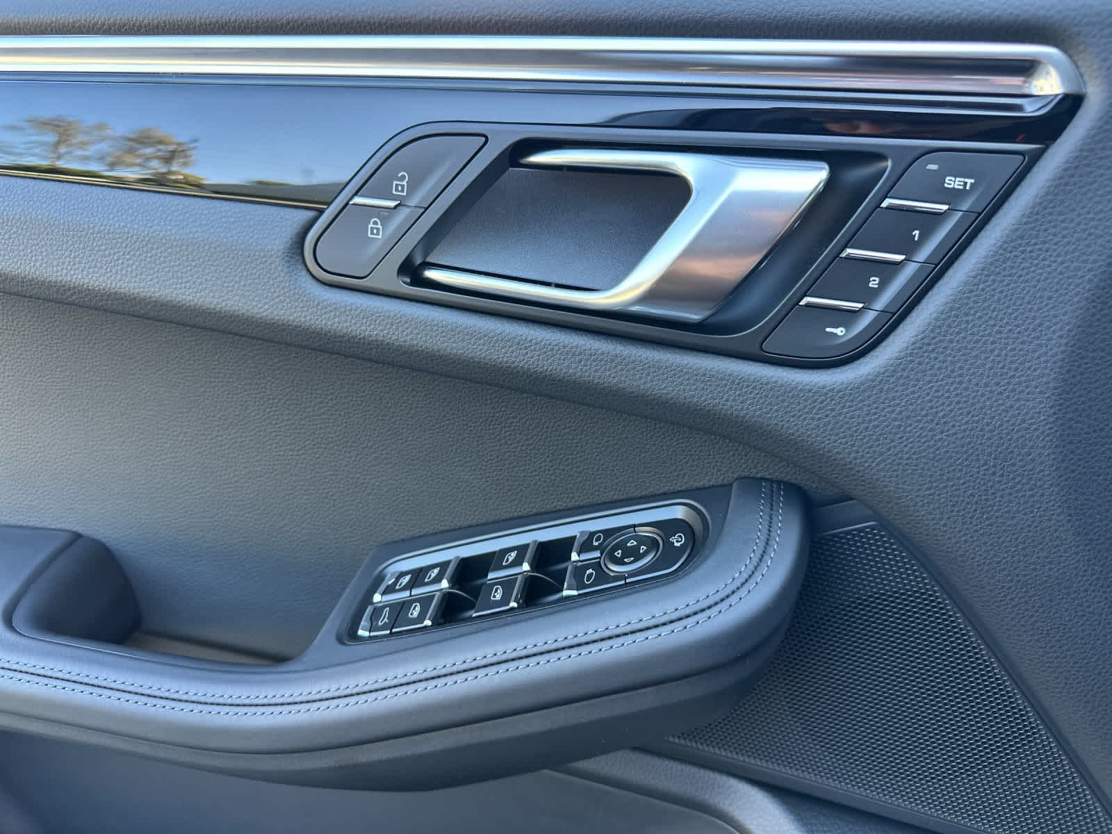 Thumbnail: 2026 Porsche Macan - 12