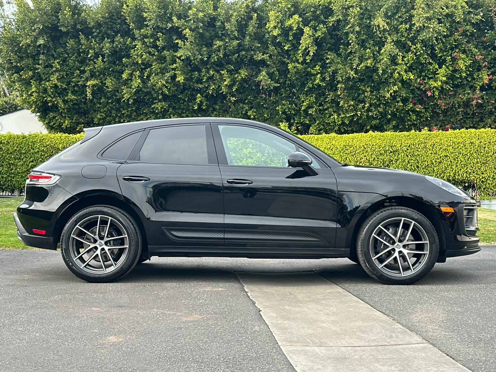 Thumbnail: 2025 Porsche Macan - 9