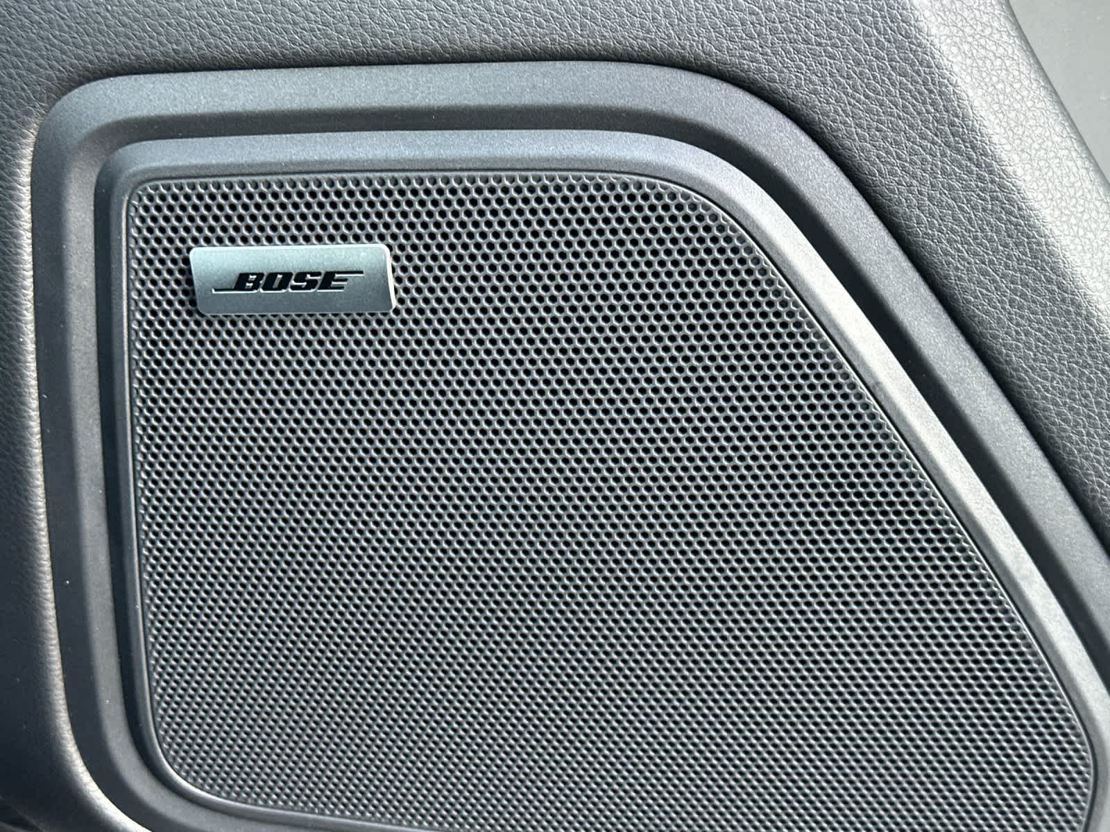 Thumbnail: 2026 Porsche Macan - 20