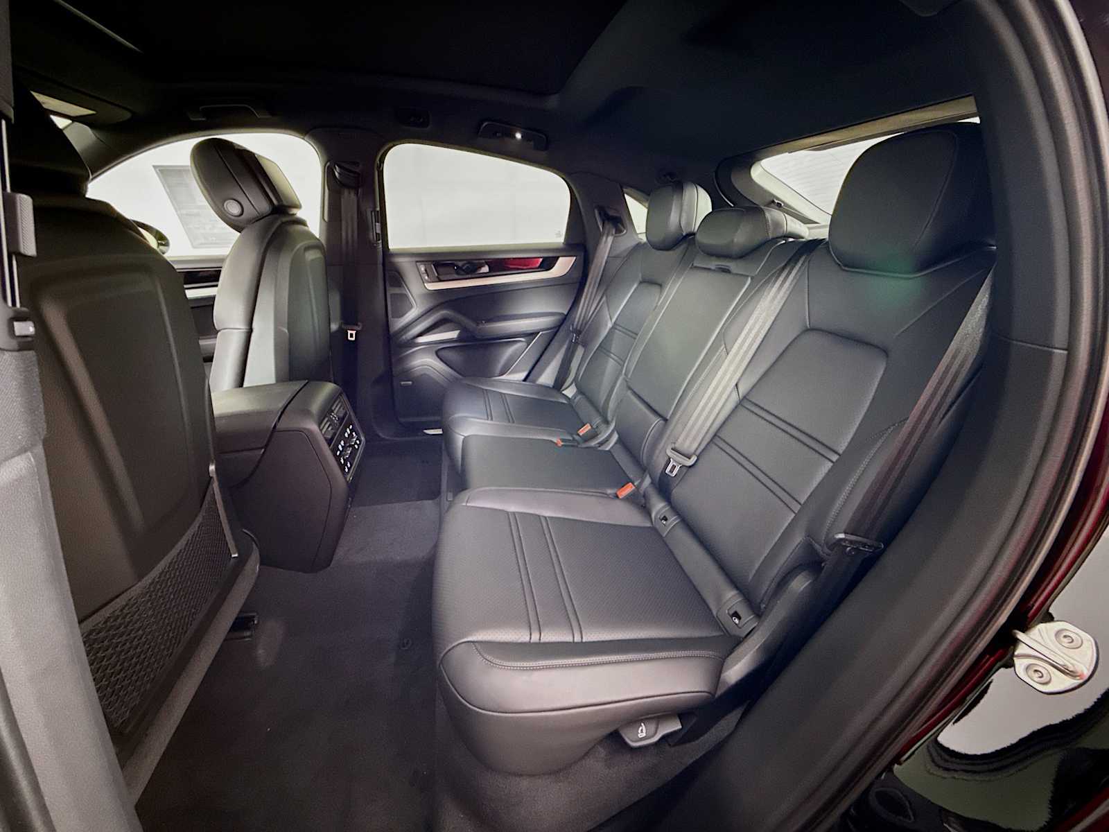 Thumbnail: 2026 Porsche Cayenne - 17