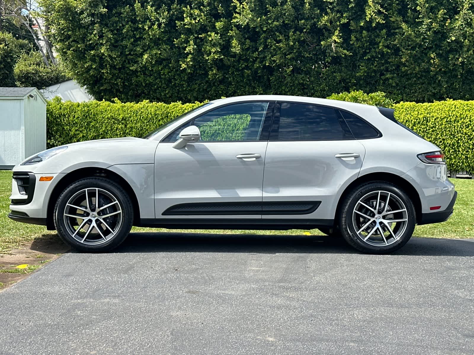 Thumbnail: 2025 Porsche Macan - 2