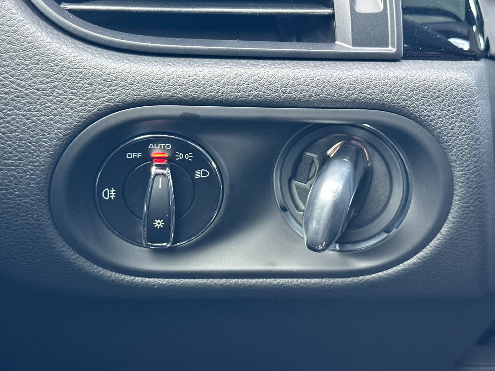 Thumbnail: 2026 Porsche Macan - 30