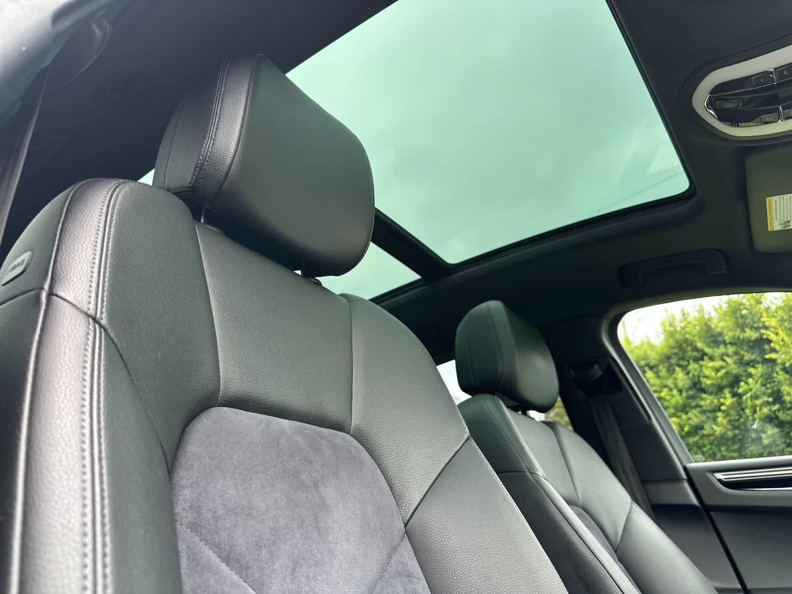 Thumbnail: 2018 Porsche Macan - 18