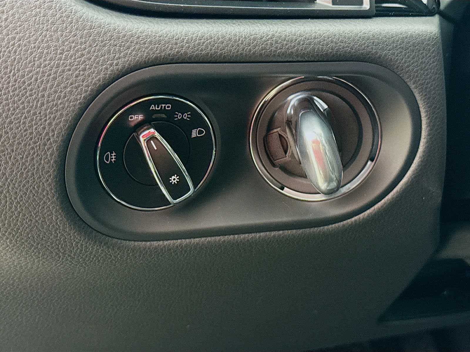 Thumbnail: 2025 Porsche Macan - 11