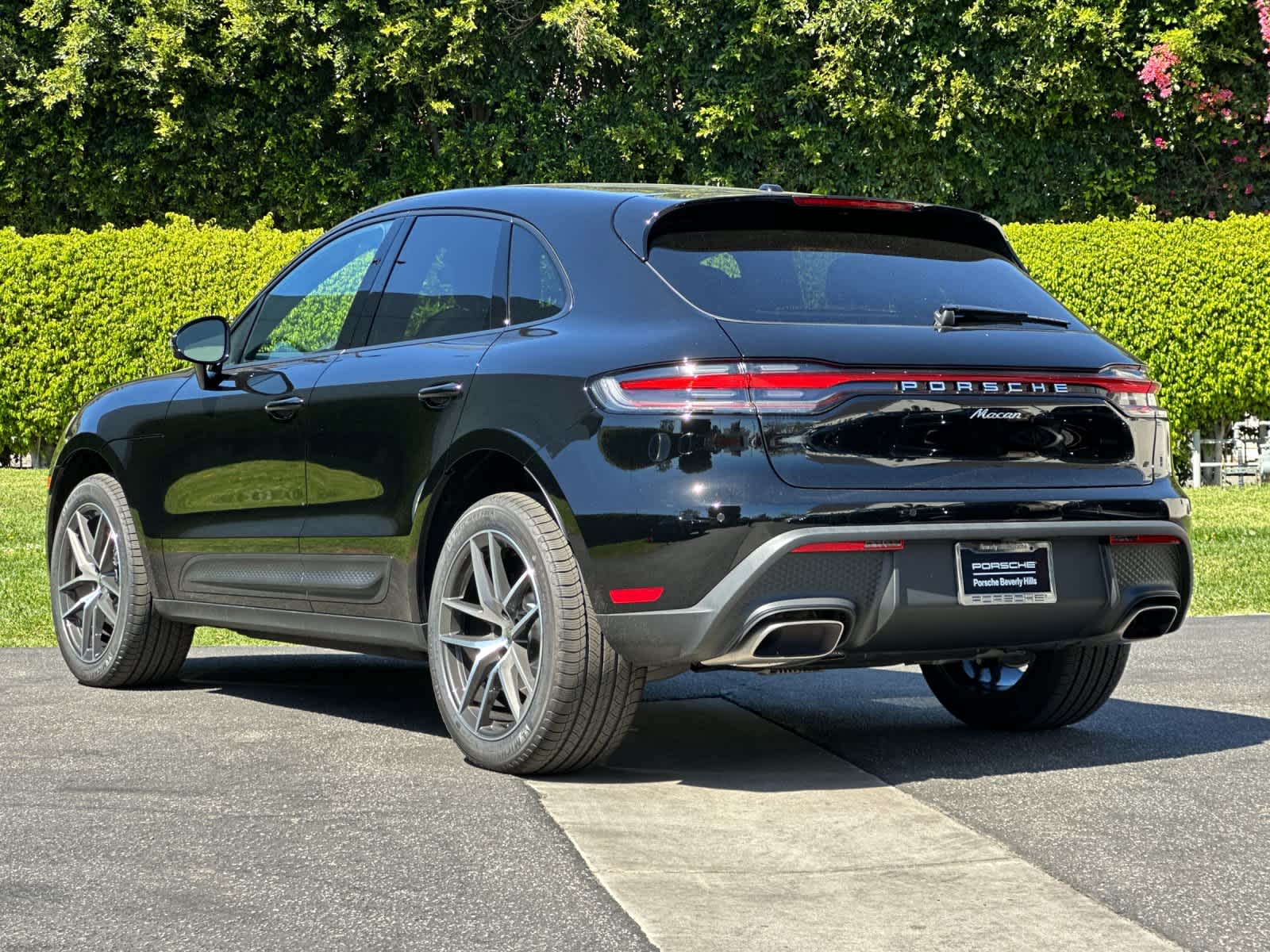 Thumbnail: 2026 Porsche Macan - 3