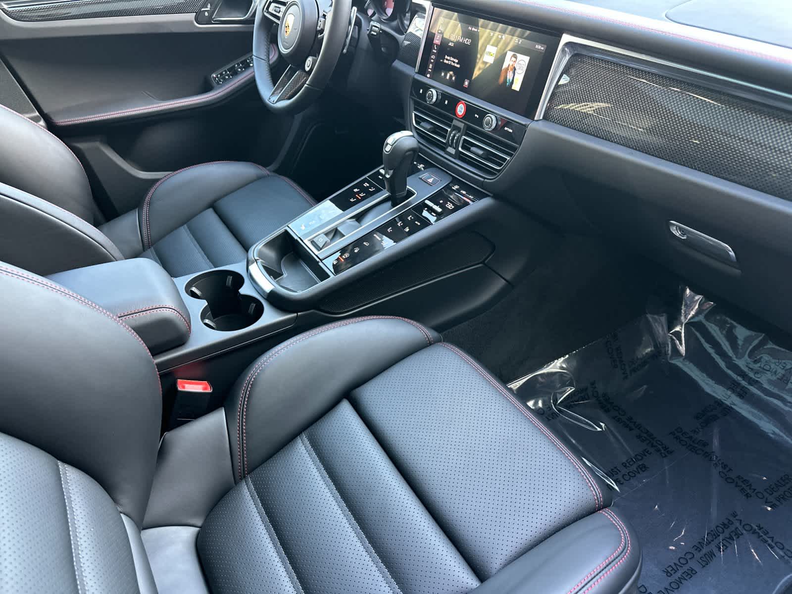 Thumbnail: 2026 Porsche Macan - 17