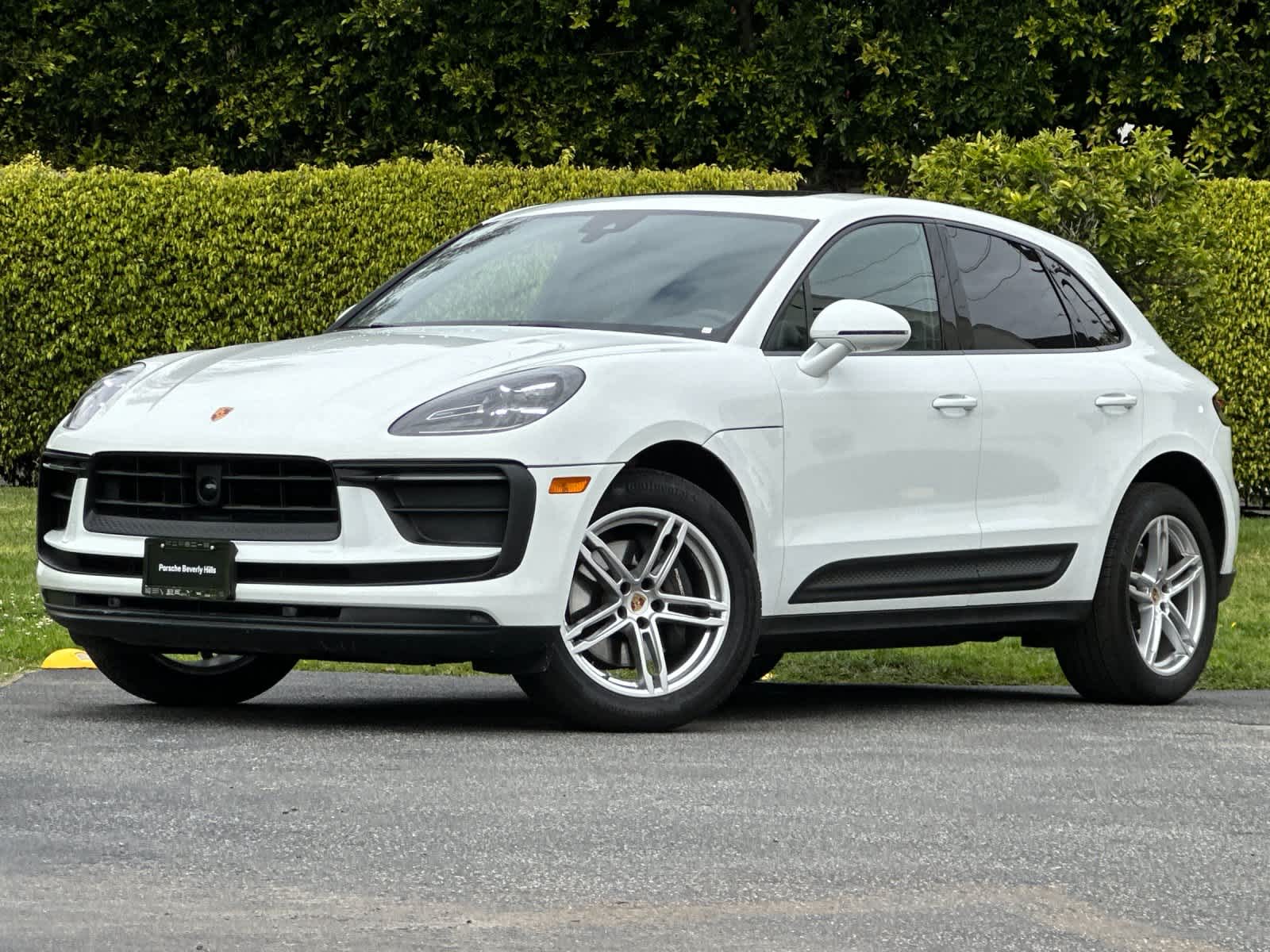 Thumbnail: 2025 Porsche Macan - 1