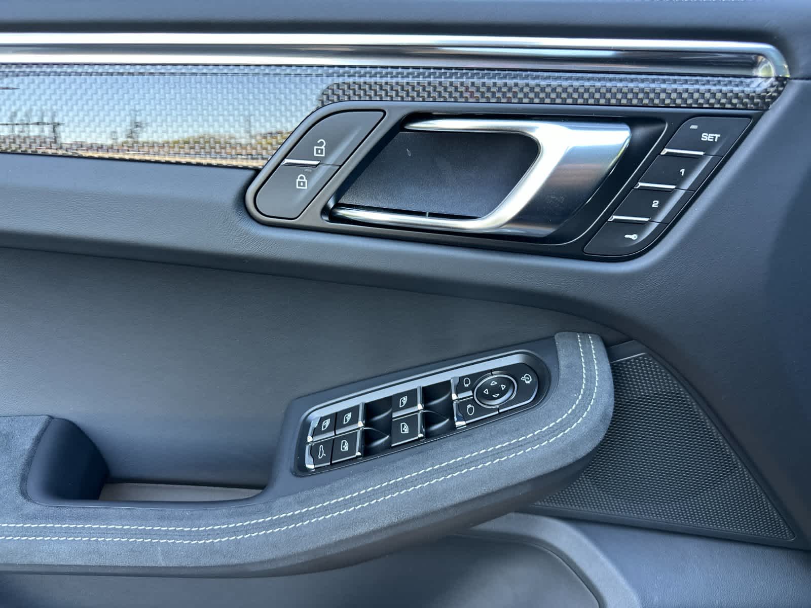 Thumbnail: 2026 Porsche Macan - 12