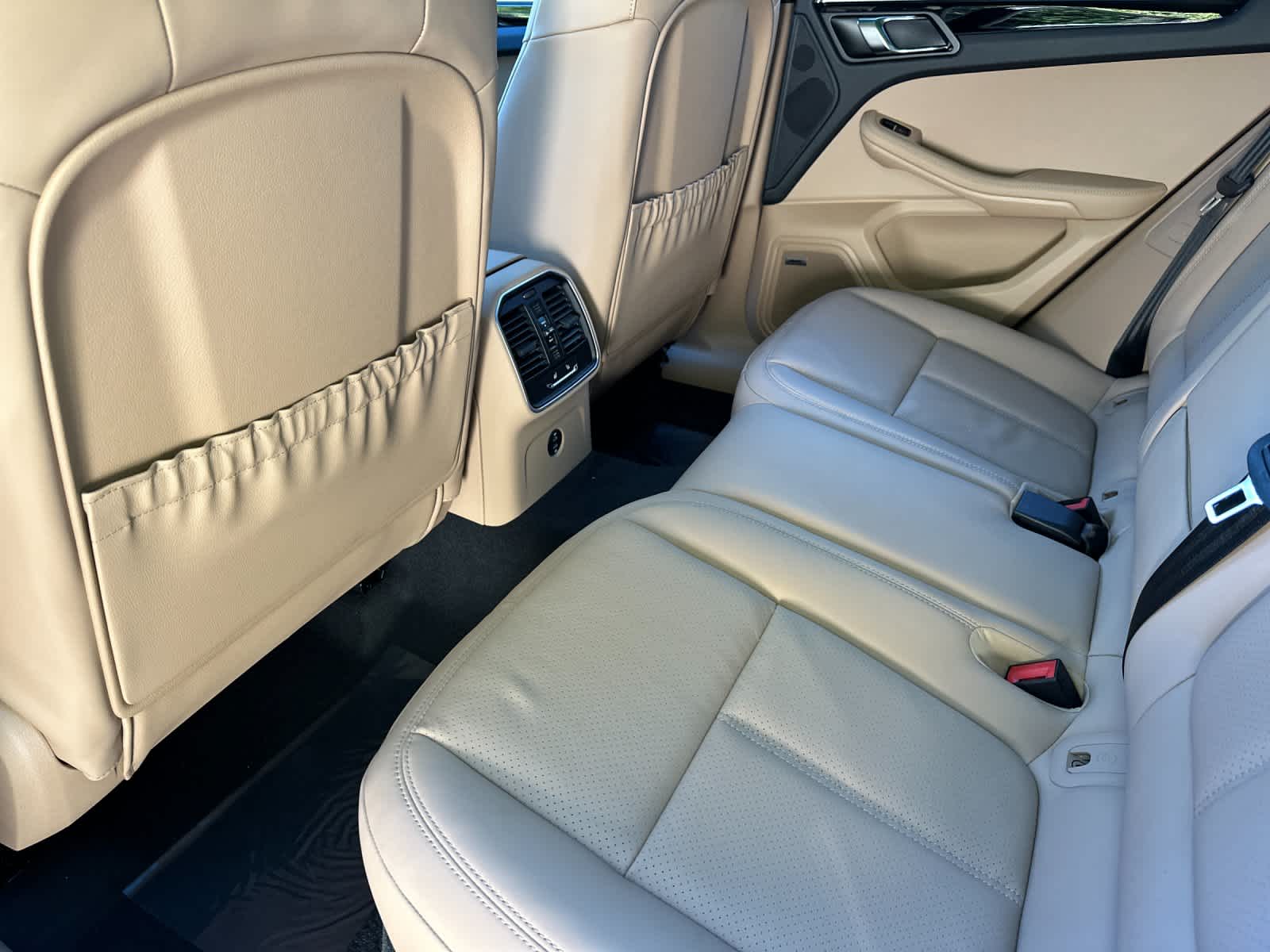 Thumbnail: 2026 Porsche Macan - 13