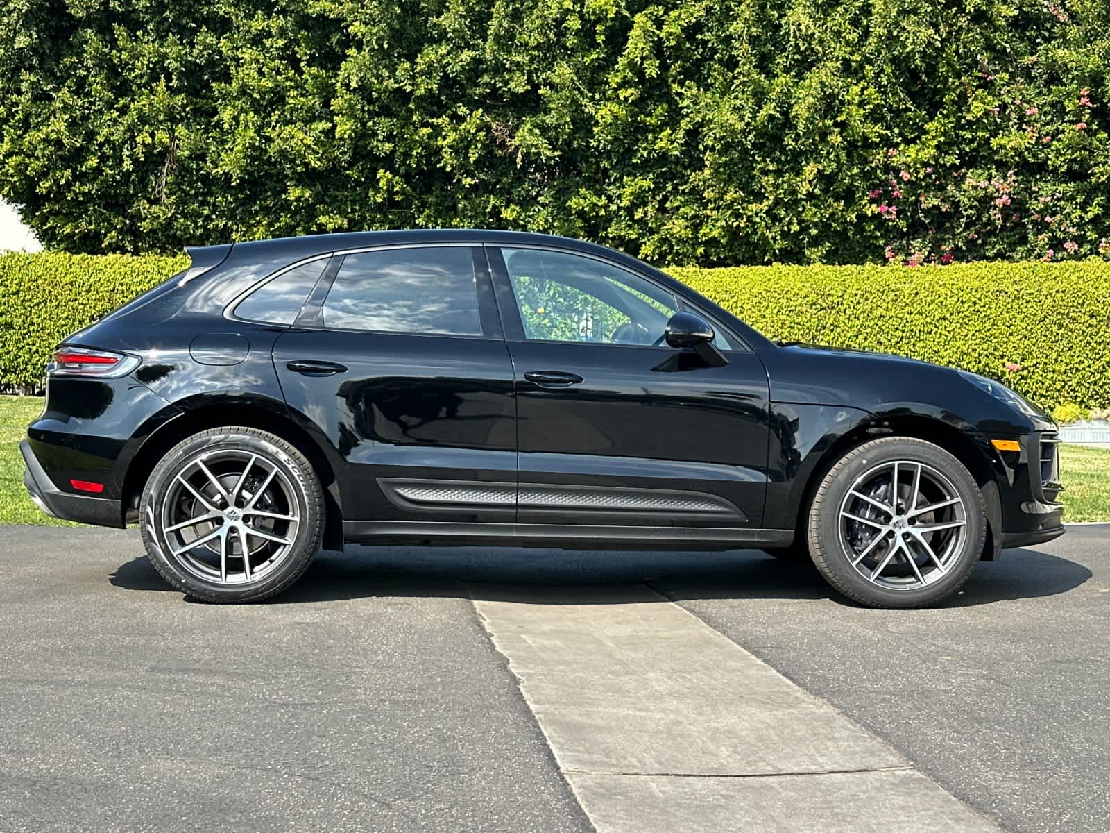 Thumbnail: 2026 Porsche Macan - 9