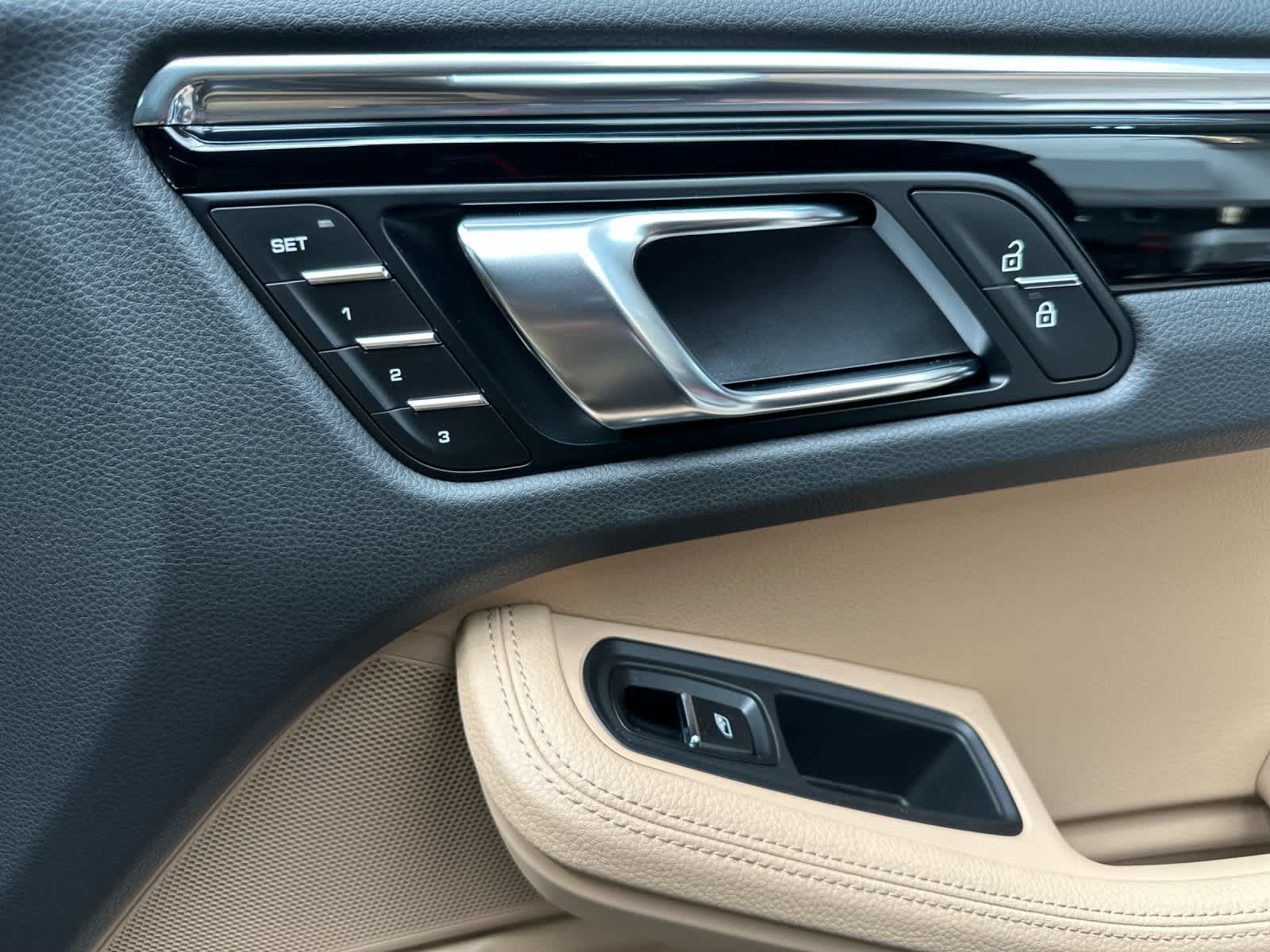 Thumbnail: 2025 Porsche Macan - 19