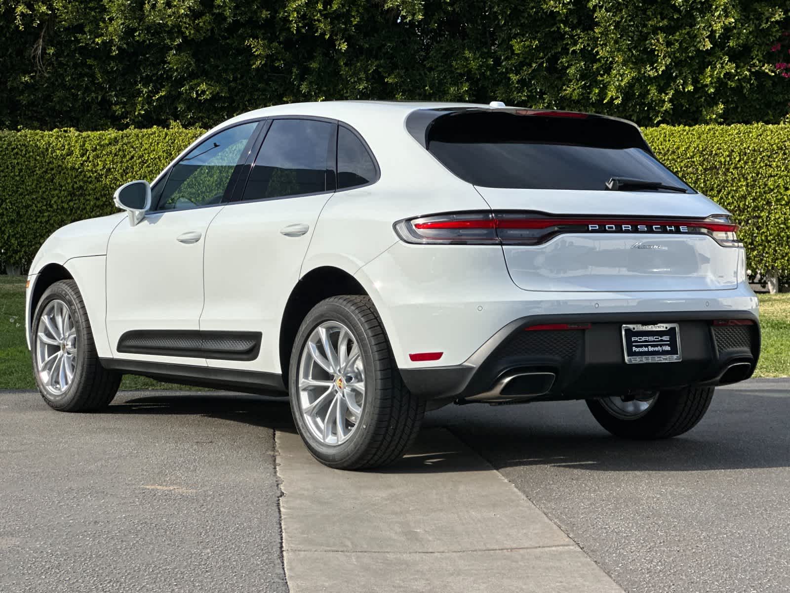 Thumbnail: 2026 Porsche Macan - 3