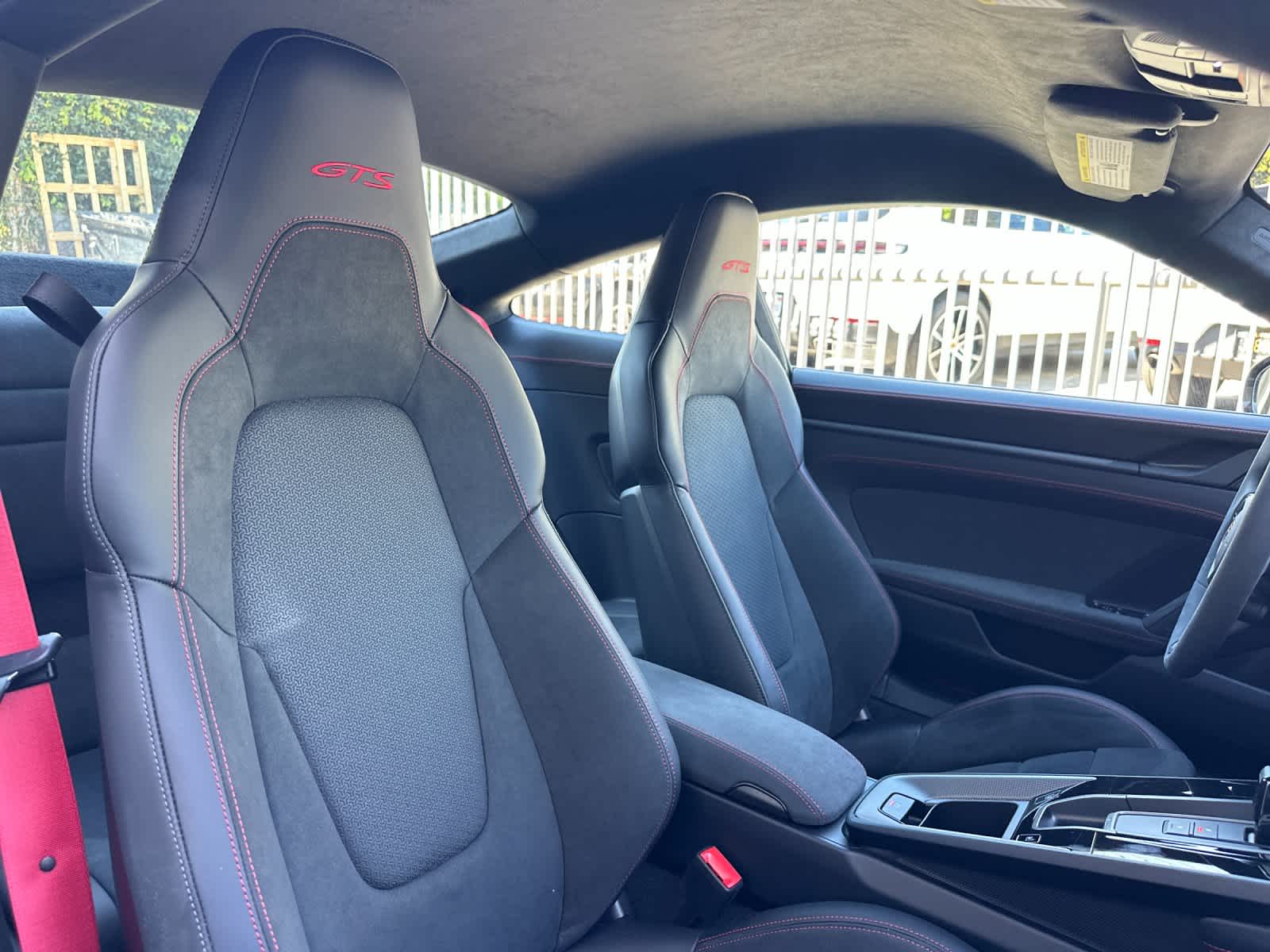 Thumbnail: 2025 Porsche 911 - 27