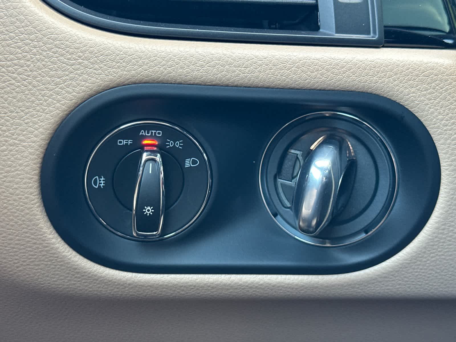 Thumbnail: 2026 Porsche Macan - 30