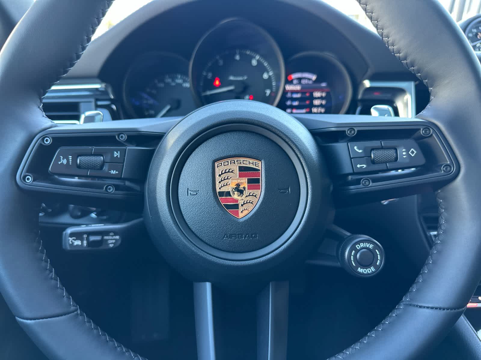 Thumbnail: 2026 Porsche Macan - 26